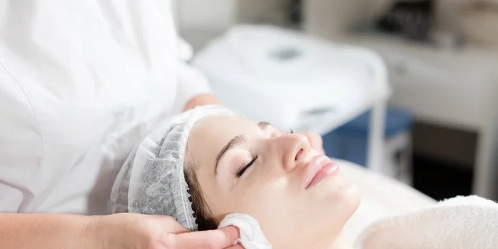 Hĺbkové ošetrenie pleti: manuálne alebo skin scrubberom