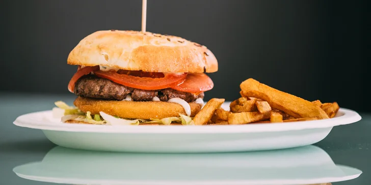 Tri druhy šťavnatých burgerov v nových priestoroch City Burger