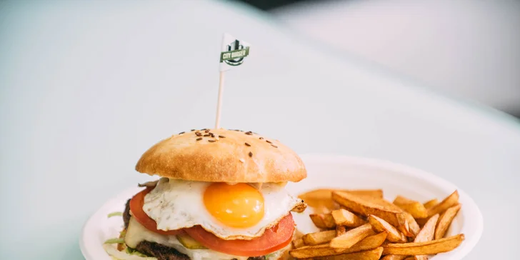 Tri druhy šťavnatých burgerov v nových priestoroch City Burger
