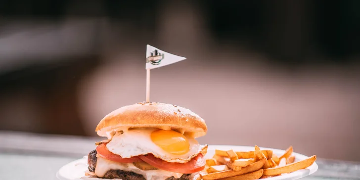 Tri druhy šťavnatých burgerov v nových priestoroch City Burger