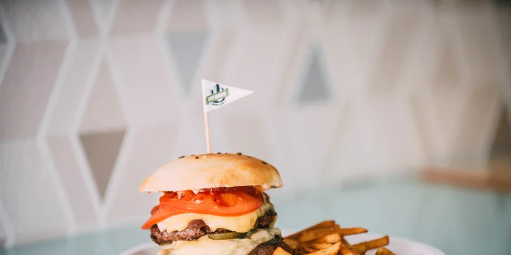 Tri druhy šťavnatých burgerov v nových priestoroch City Burger
