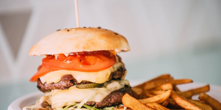Tri druhy šťavnatých burgerov v nových priestoroch City Burger