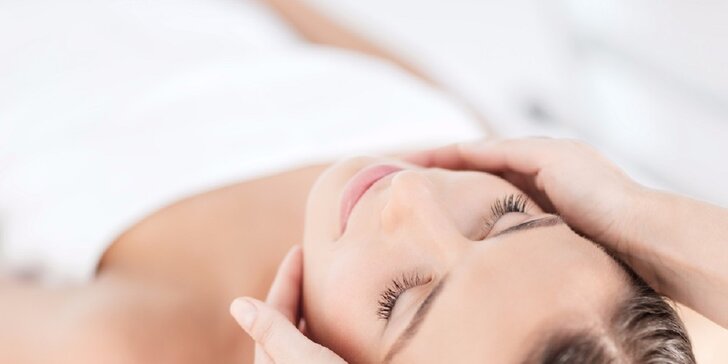 Celotelová masáž s masážou hlavy alebo bankovanie