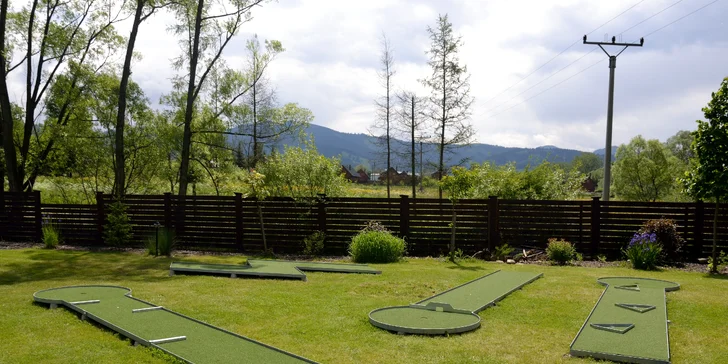 Komfortné drevenice pre 6 osôb + aktivity a wellness v rámci areálu Sojka Resortu neďaleko Bešeňovej
