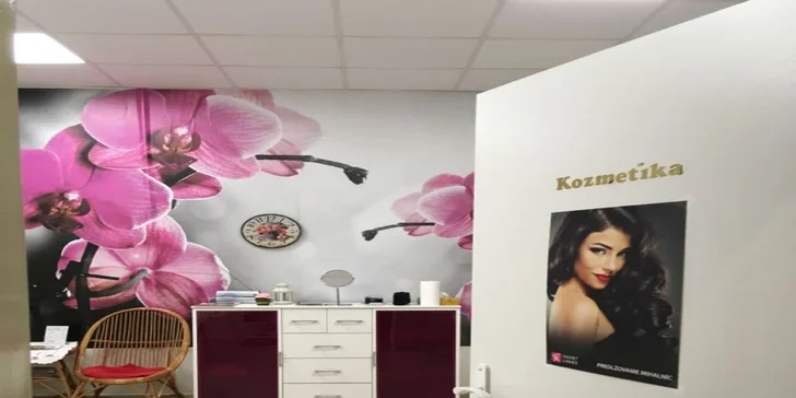 Hĺbkové čistenie pleti alebo masáž tváre s akupresúrou