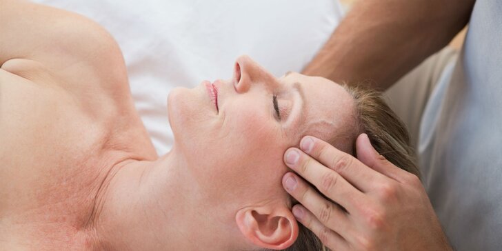 Hĺbkové čistenie pleti alebo masáž tváre s akupresúrou
