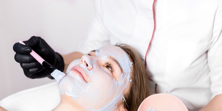 Hĺbkové čistenie pleti alebo masáž tváre s akupresúrou