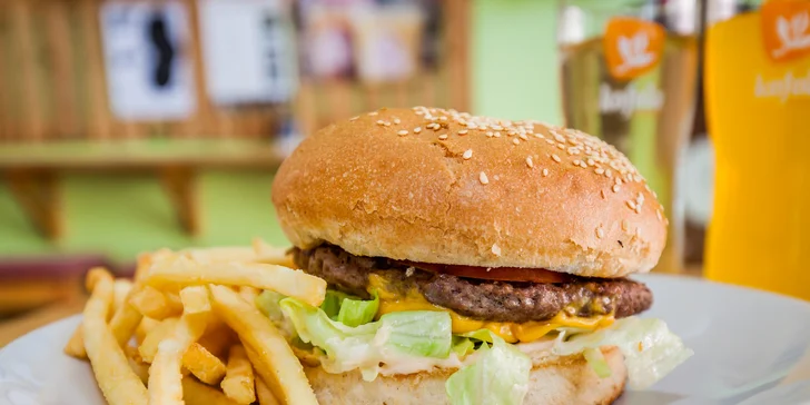 Hovädzí classic burger alebo burger menu s hranolčekmi a Kofolou