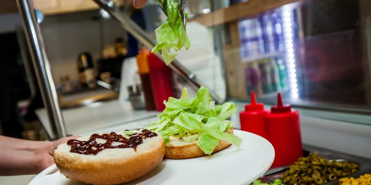 Hovädzí classic burger alebo burger menu s hranolčekmi a Kofolou