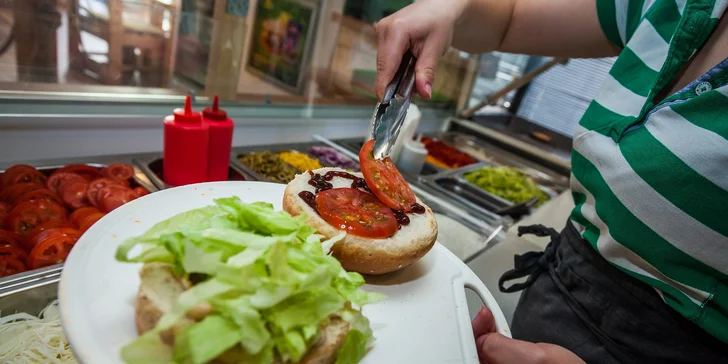 Hovädzí classic burger alebo burger menu s hranolčekmi a Kofolou