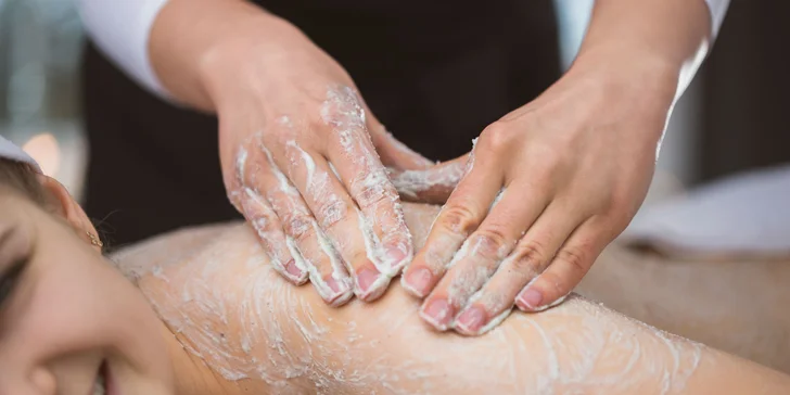 Masáž chrbta, infrasauna, peeling celého tela a rašelinový zábal