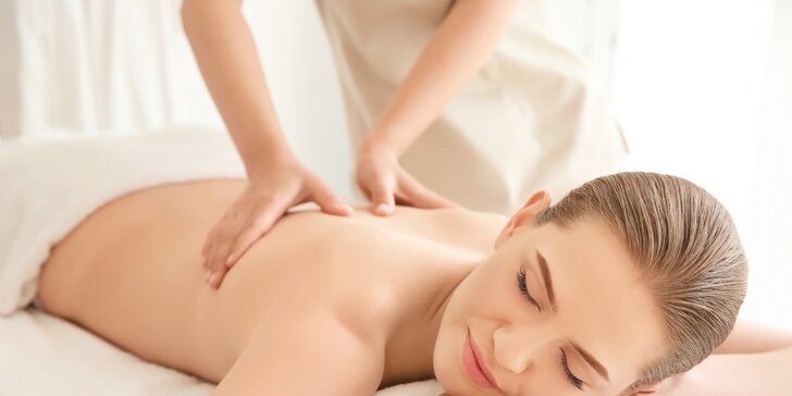 Účinná klasická masáž alebo relaxačná masáž s aróma olejmi