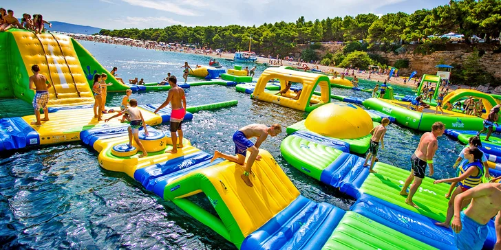 Vodné skákadlá: trampolíny, preliezačky aj naskakovací airbag