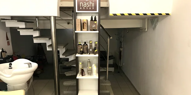 Rekonštrukčná kúra Nashi so strihom a farbením