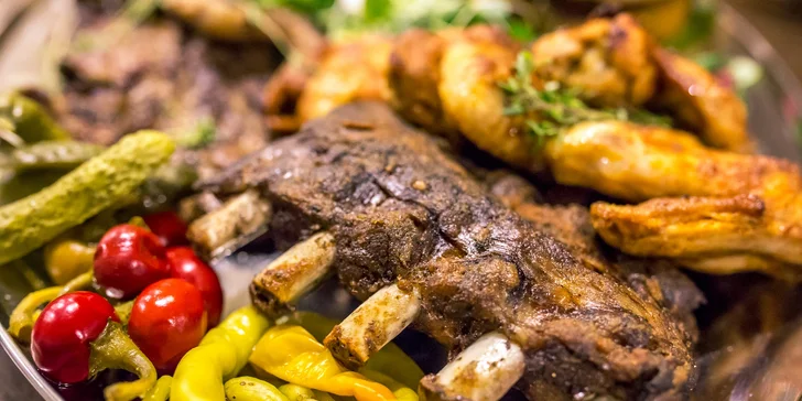 BBQ špeciality pre partiu alebo Captain party box s burgrami - pre 4 osoby