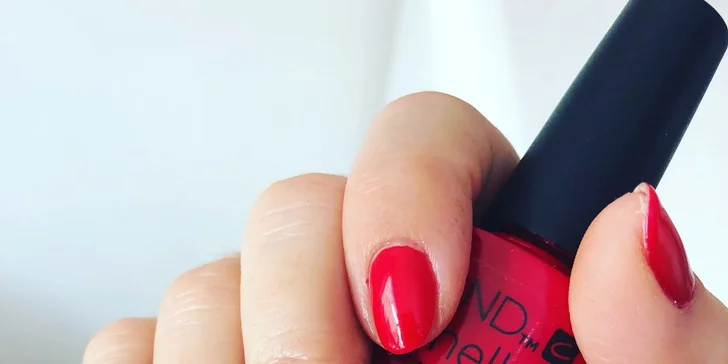 Spevnenie nechtov bio pokrytím alebo CND Shellac na rukách či nohách