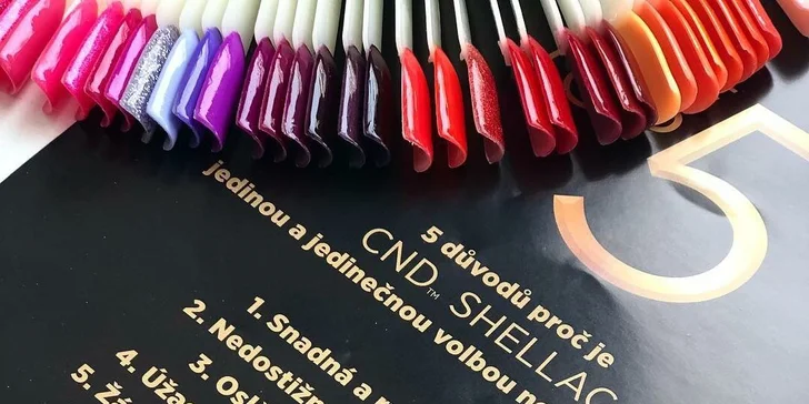 Spevnenie nechtov bio pokrytím alebo CND Shellac na rukách či nohách