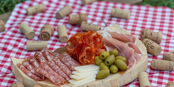 Degustácia 3, 5 alebo 7 druhov vín a tanierik antipasti