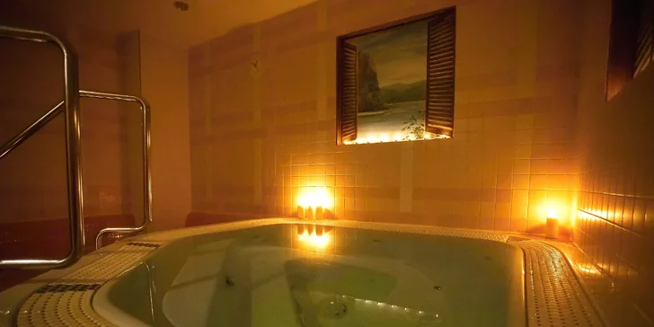 Romantika v centre Prahy: Privátny wellness a 3-chodové menu s fľašou vína