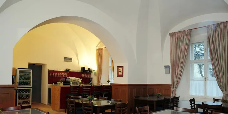 Pobyt na zámku v Moravskom krase: raňajky a 3-chodové večere vr. zveriny