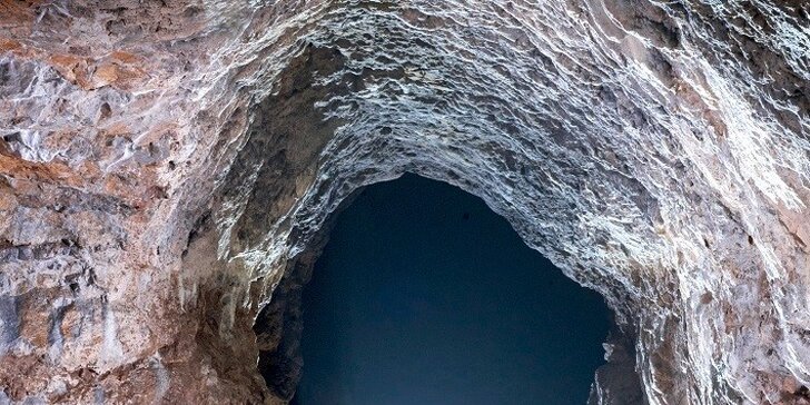 Zámok Křtiny s polpenziou vrátane špecialít z diviny a vstupenkou do jaskyne