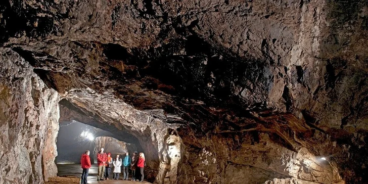 Zámok Křtiny s polpenziou vrátane špecialít z diviny a vstupenkou do jaskyne