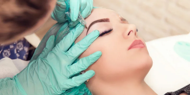 3D čiarkované obočie metódou Microblading