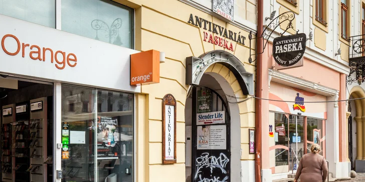 Cvičenie na rekondičných stoloch, rolletic a vibračná plošina