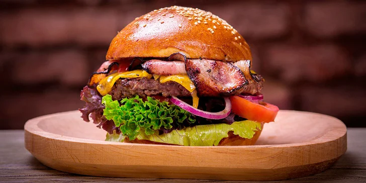 Burgerové menu od Toma s hranolčekmi a pivným špeciálom