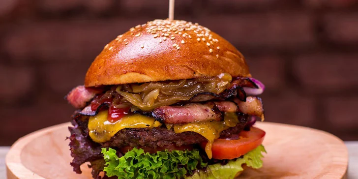 Burgerové menu od Toma s hranolčekmi a pivným špeciálom