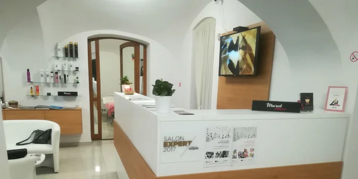 3D čiarkované obočie metódou Microblading