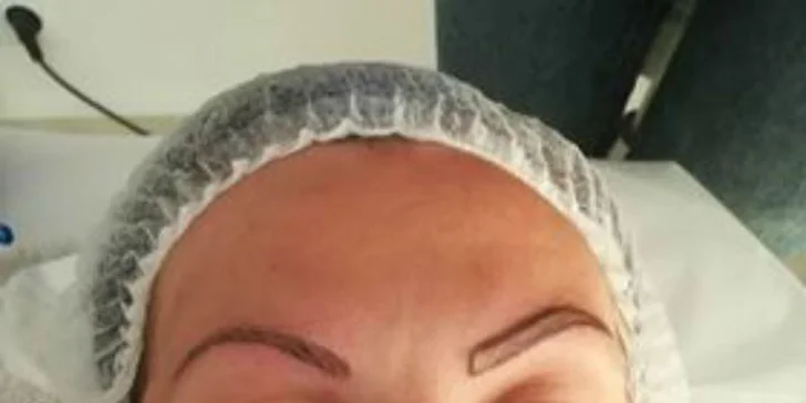 3D čiarkované obočie metódou Microblading