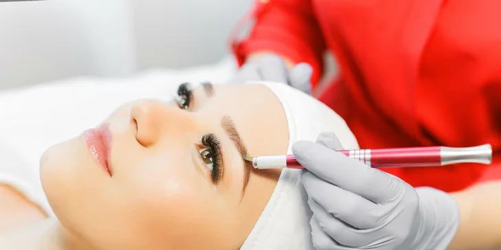 3D čiarkované obočie metódou Microblading