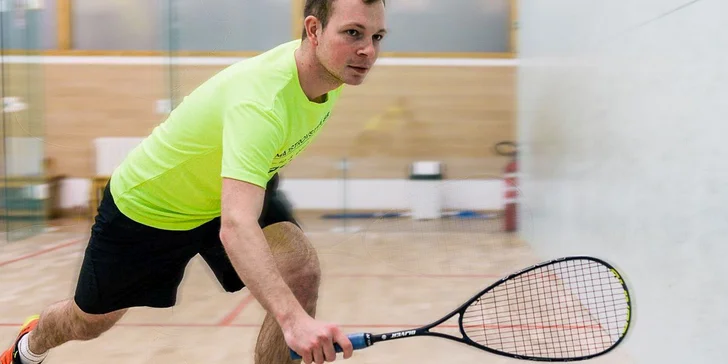 Squash na profesionálnych kurtoch – požičanie rakety a loptičky v cene