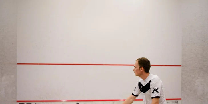 Squash na profesionálnych kurtoch – požičanie rakety a loptičky v cene