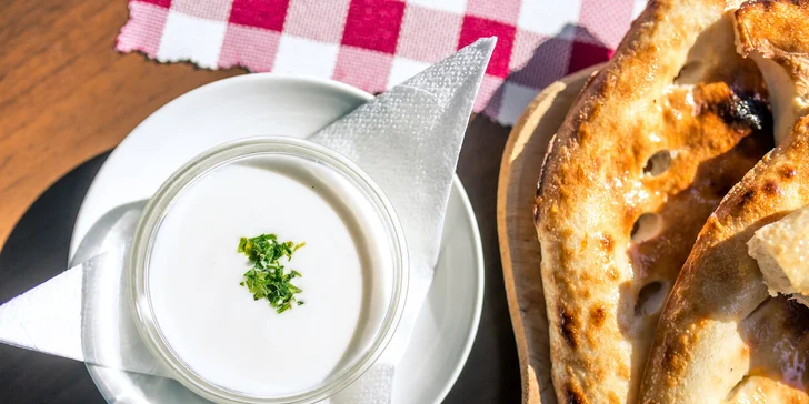 Pizza chlebík alebo grilované krídelká s pivkom