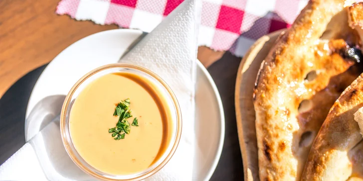 Pizza chlebík alebo grilované krídelká s pivkom