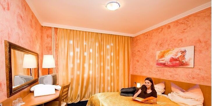 Oddych v Beskydách v hoteli pri vlastnej zjazdovke s polpenziou, vyhrievaným bazénom a saunou