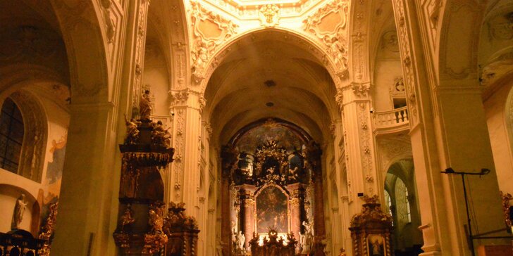 Nočné koncerty pri svite sviečok v nádhernom kostole pri Karlovom moste
