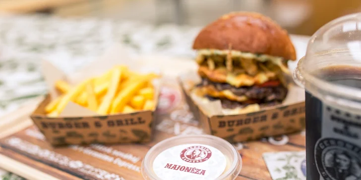 Double burger XXL s hranolčekmi, domácou majonézou a nápojom