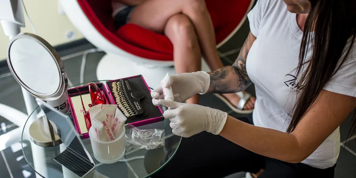 Žiarivý perleťový úsmev po bielení zubov v ZaRa Salóne