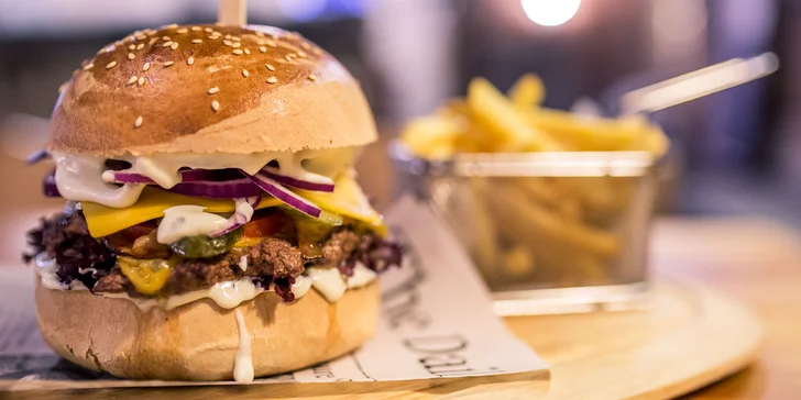Pizza, burger alebo lopár plný mäsa