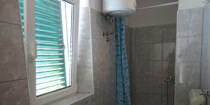 Opaľovanie sa v Drveniku: 7 nocí v apartmánovom dome priamo pri pláži