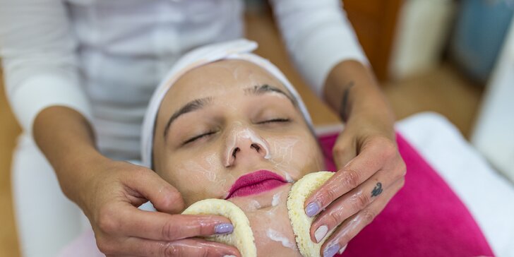 Hĺbkové čistenie pleti aj s masážou tváre a dekoltu