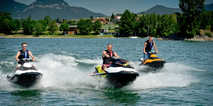 Wake, ski, kneeboard, flyboard alebo skúter. Vybláznite sa na Mare!