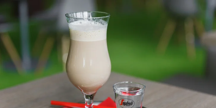 Detské ihrisko pre deti a kaviareň pre rodičov v jednom