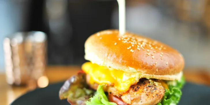 Kurací Club burger s mäsom zo slovenských kurčiat len pre Zľavomaťákov!