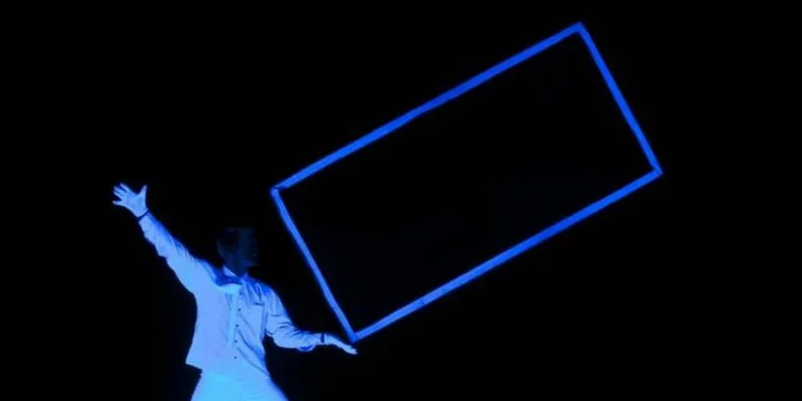 Objavte pôvab tmy: Vstupenka do fantastického čierneho divadla WOW Show