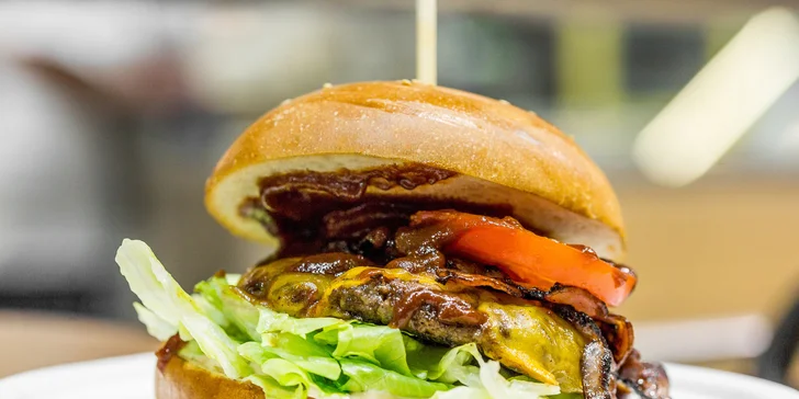 Študentský pravý slovenský hovädzí burger na Trnavskom