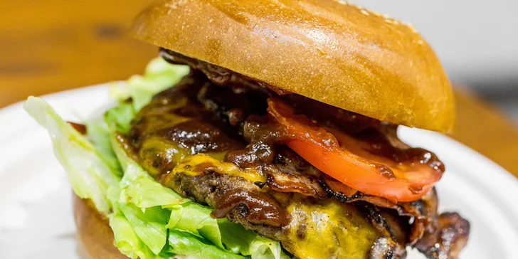 Študentský pravý slovenský hovädzí burger na Trnavskom